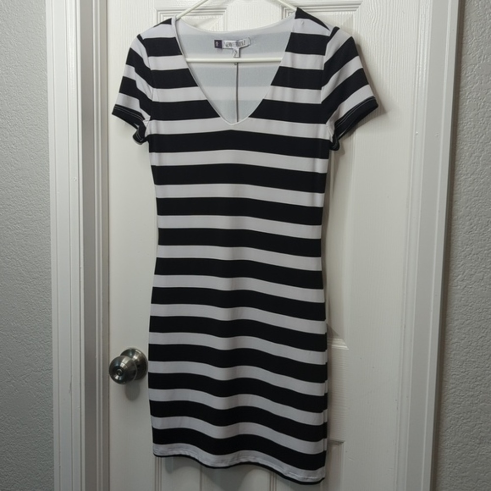 NWT Jennifer Lopez Black White Stripe Short Sleeve Shirt Dress XS